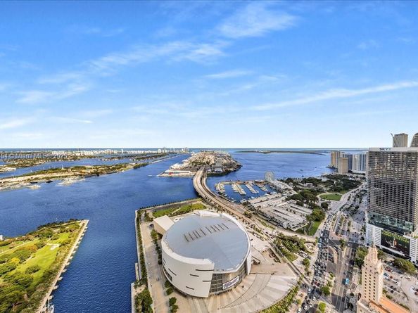 888 Biscayne Blvd PH 5704, Miami FL 33132