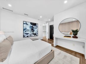 888 Biscayne Blvd PH 5704, Miami FL 33132