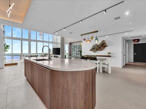 888 Biscayne Blvd PH 5704, Miami FL 33132