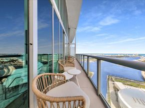 888 Biscayne Blvd PH 5704, Miami FL 33132