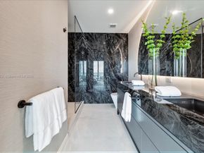 888 Biscayne Blvd PH 5704, Miami FL 33132