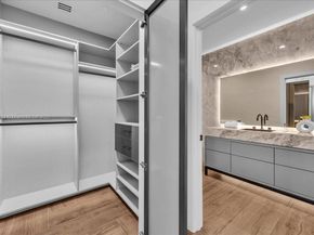 888 Biscayne Blvd PH 5704, Miami FL 33132