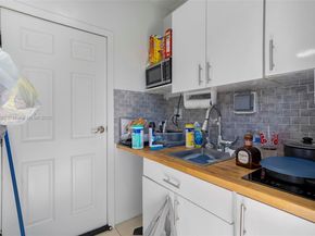 2402 Plunkett St, Hollywood FL 33020