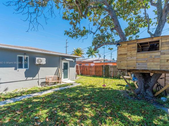 2402 Plunkett St, Hollywood FL 33020
