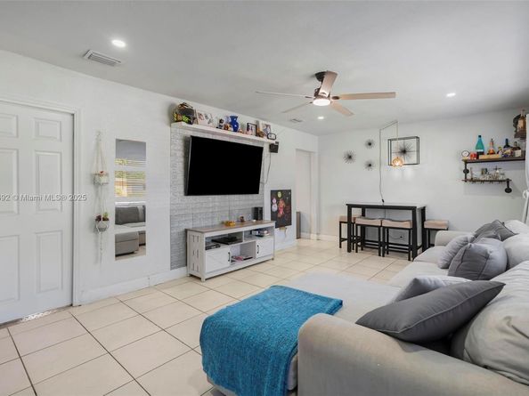 2402 Plunkett St, Hollywood FL 33020