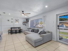 2402 Plunkett St, Hollywood FL 33020