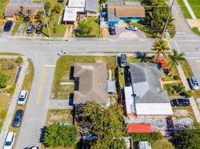 2402 Plunkett St, Hollywood FL 33020