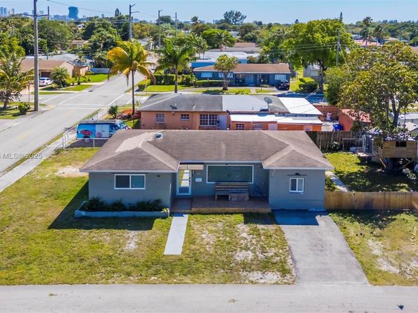 2402 Plunkett St, Hollywood FL 33020