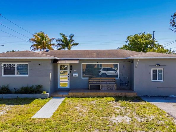 2402 Plunkett St, Hollywood FL 33020