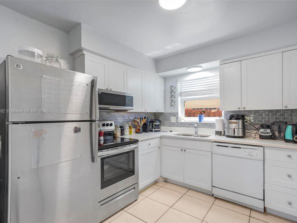 2402 Plunkett St, Hollywood FL 33020