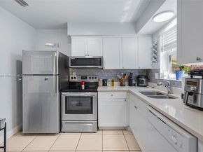 2402 Plunkett St, Hollywood FL 33020