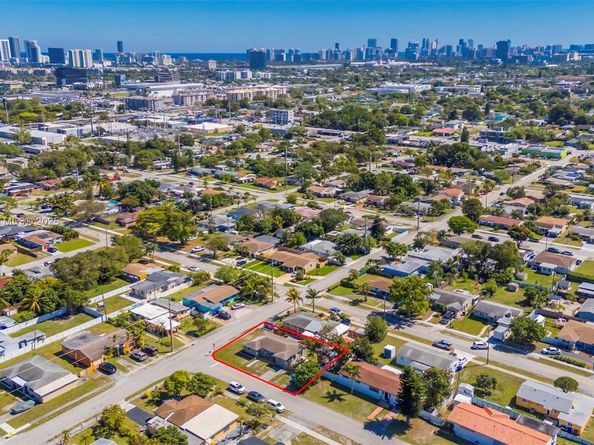 2402 Plunkett St, Hollywood FL 33020