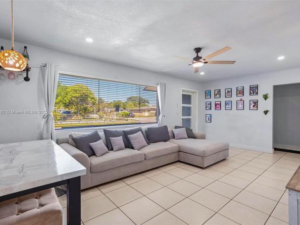 2402 Plunkett St, Hollywood FL 33020