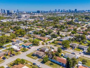 2402 Plunkett St, Hollywood FL 33020