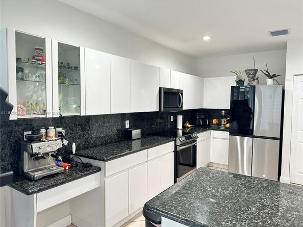 10873 NW 71st St, Doral FL 33178