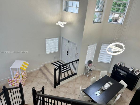 10873 NW 71st St, Doral FL 33178