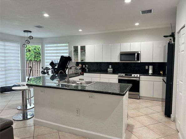 10873 NW 71st St, Doral FL 33178