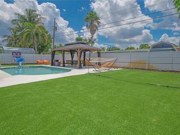 317 SE 7th Ave, Deerfield Beach FL 33441