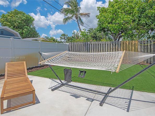 317 SE 7th Ave, Deerfield Beach FL 33441