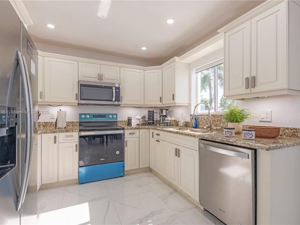 317 SE 7th Ave, Deerfield Beach FL 33441