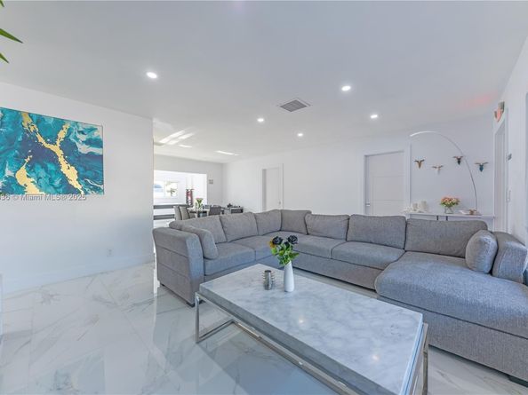 317 SE 7th Ave, Deerfield Beach FL 33441