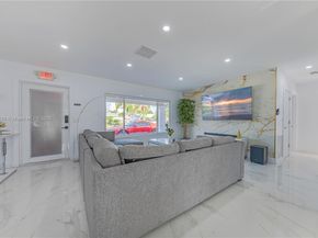 317 SE 7th Ave, Deerfield Beach FL 33441