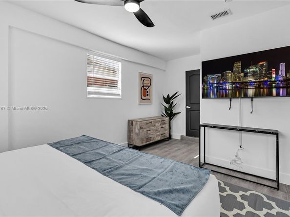 7471 Hope St, Hollywood FL 33024