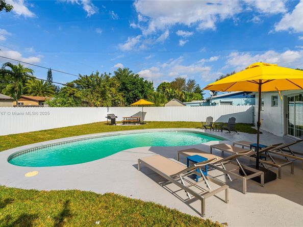 7471 Hope St, Hollywood FL 33024