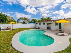 7471 Hope St, Hollywood FL 33024