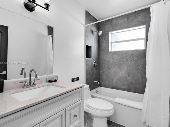 7471 Hope St, Hollywood FL 33024