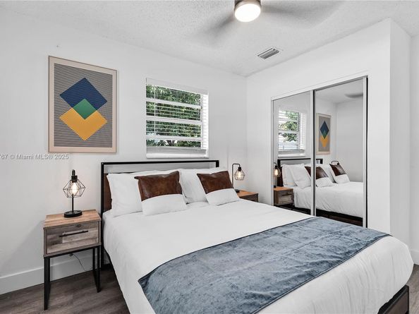 7471 Hope St, Hollywood FL 33024