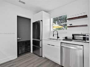 7471 Hope St, Hollywood FL 33024