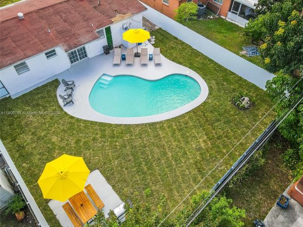 7471 Hope St, Hollywood FL 33024