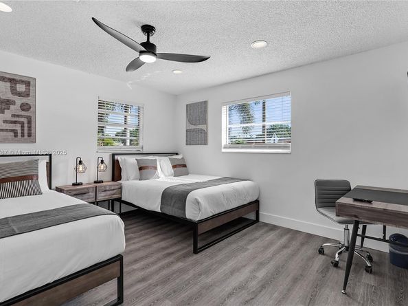 7471 Hope St, Hollywood FL 33024