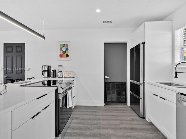 7471 Hope St, Hollywood FL 33024