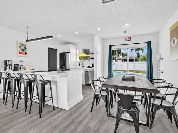 7471 Hope St, Hollywood FL 33024