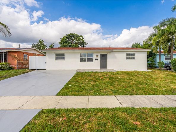 7471 Hope St, Hollywood FL 33024