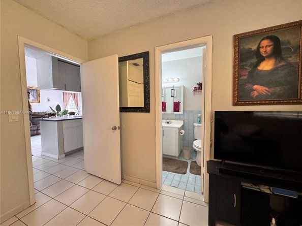 2849 W 71st St, Hialeah FL 33018