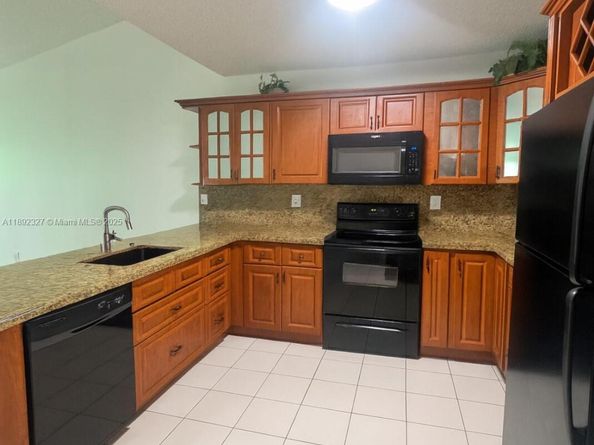 2849 W 71st St, Hialeah FL 33018