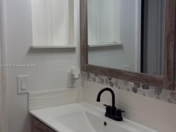 2849 W 71st St, Hialeah FL 33018