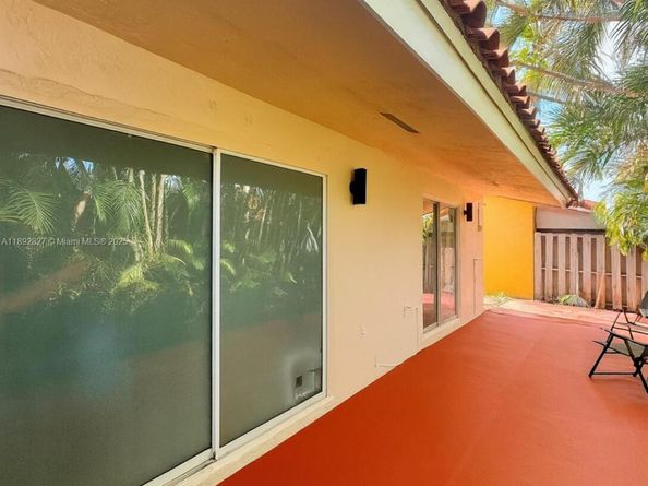2849 W 71st St, Hialeah FL 33018