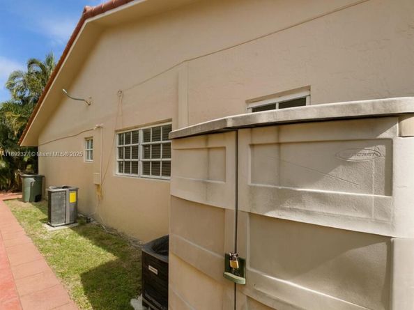 2849 W 71st St, Hialeah FL 33018