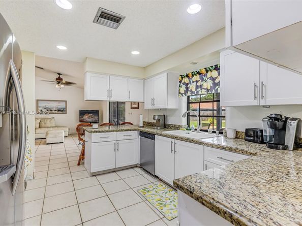 10963 NW 12th Mnr, Coral Springs FL 33071