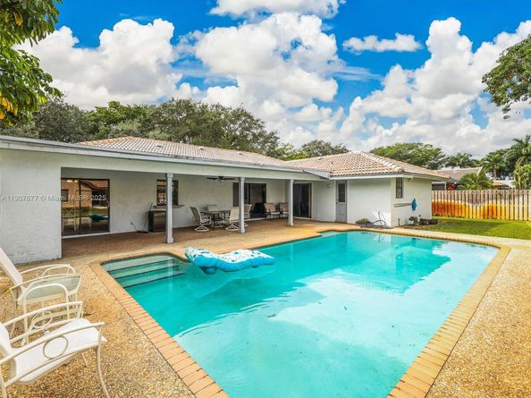 10963 NW 12th Mnr, Coral Springs FL 33071