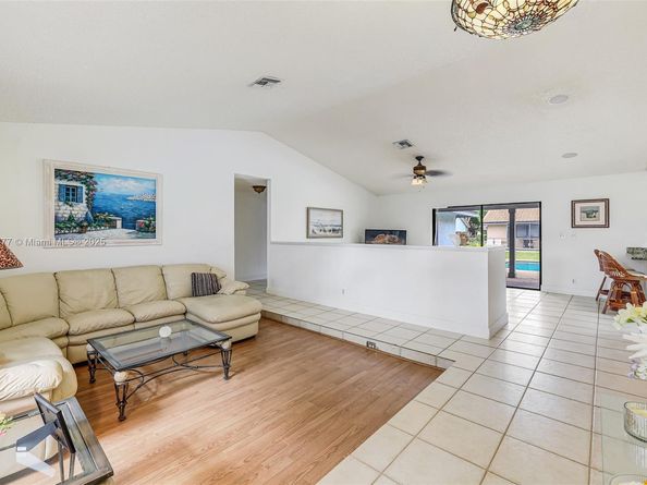 10963 NW 12th Mnr, Coral Springs FL 33071