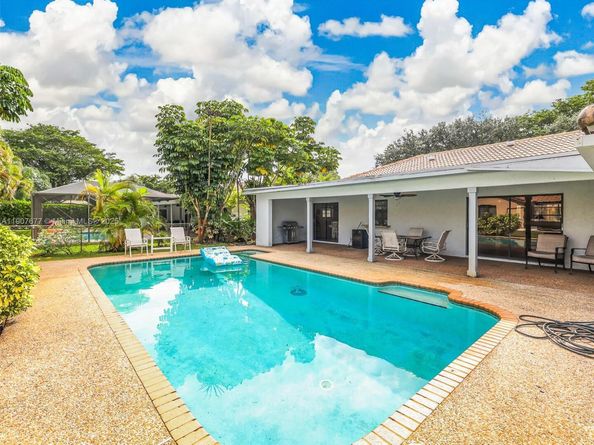 10963 NW 12th Mnr, Coral Springs FL 33071