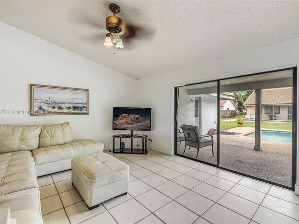 10963 NW 12th Mnr, Coral Springs FL 33071