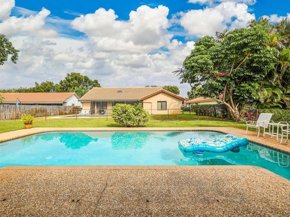 10963 NW 12th Mnr, Coral Springs FL 33071