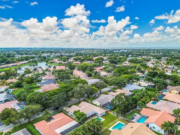 10963 NW 12th Mnr, Coral Springs FL 33071