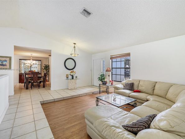 10963 NW 12th Mnr, Coral Springs FL 33071